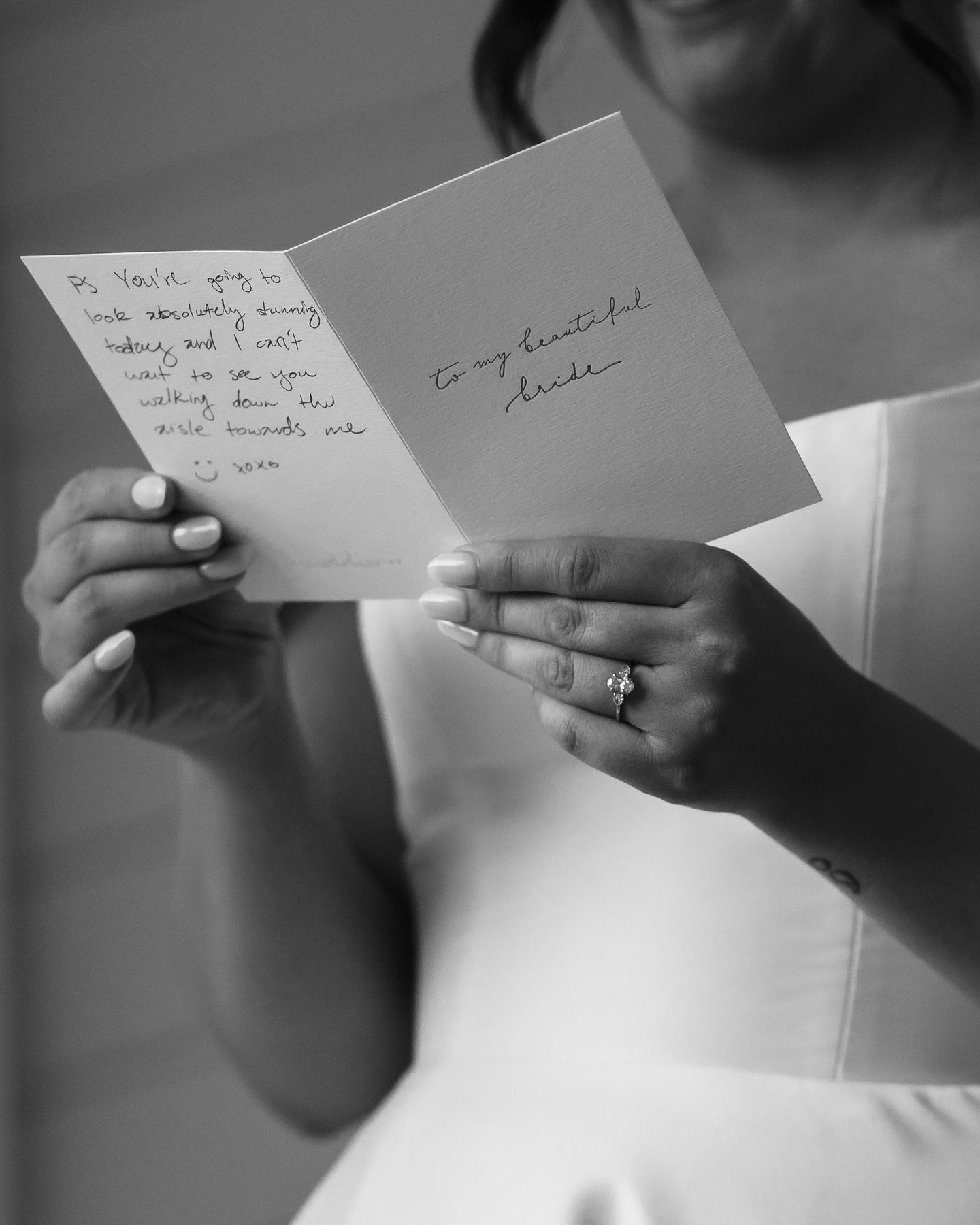 A quiet moment, a handwritten note, and all the love in the world.
Captured beautifully by @wild.weddings 📸💌

#weddinginspo #LoveNote #WeddingPhotography
